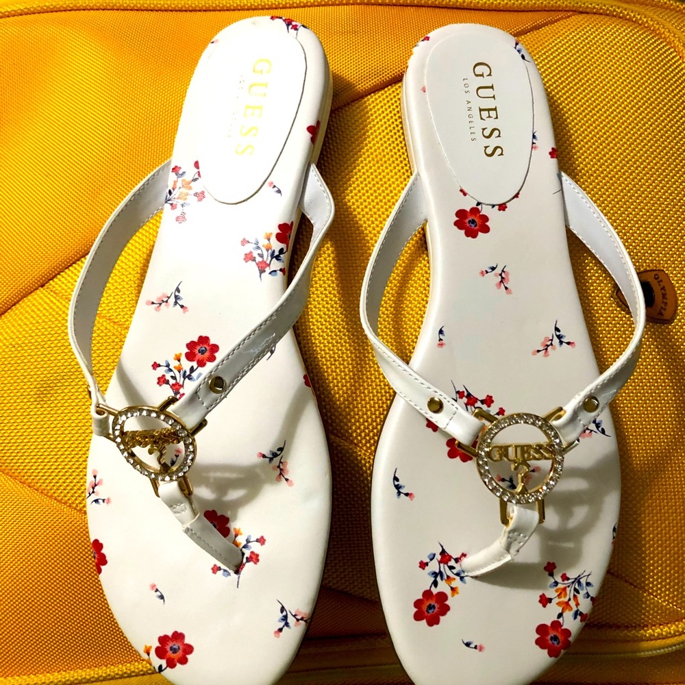 Guess White Flip Flops Sandals Preowned Like New Size 10